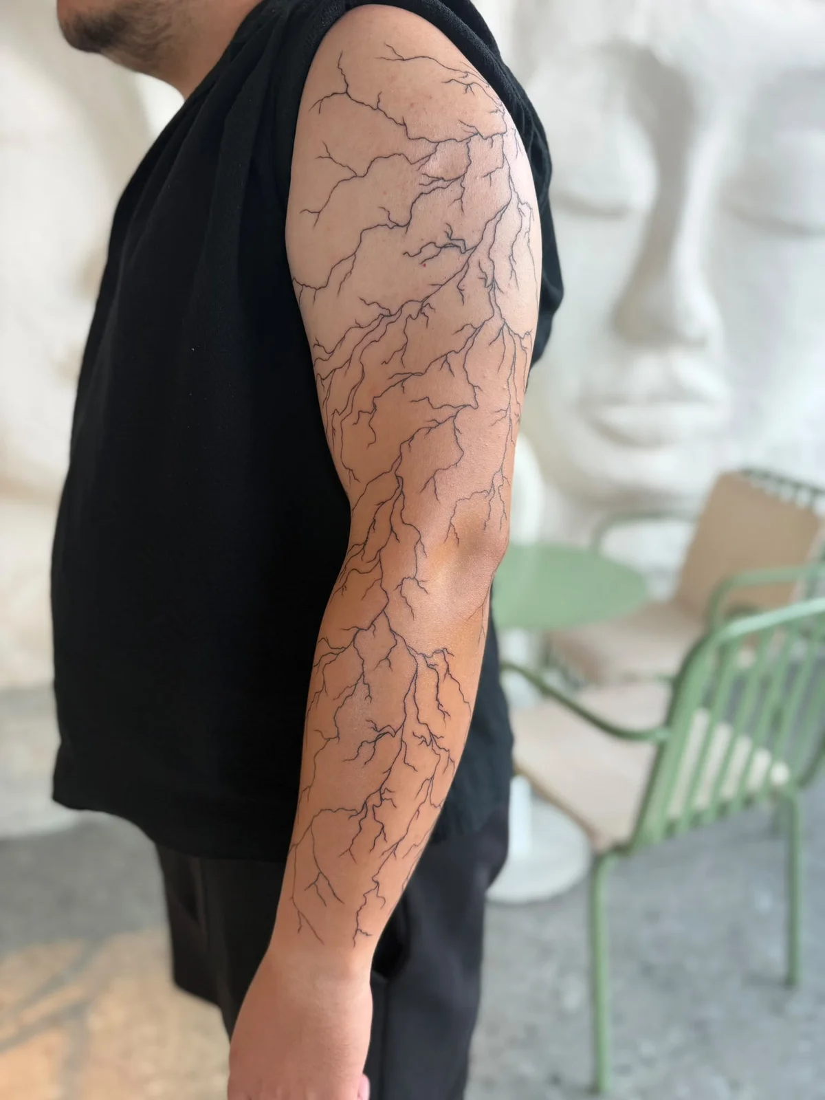 Tattoo station tarafından yapılan dövme: ince çizgili dallar