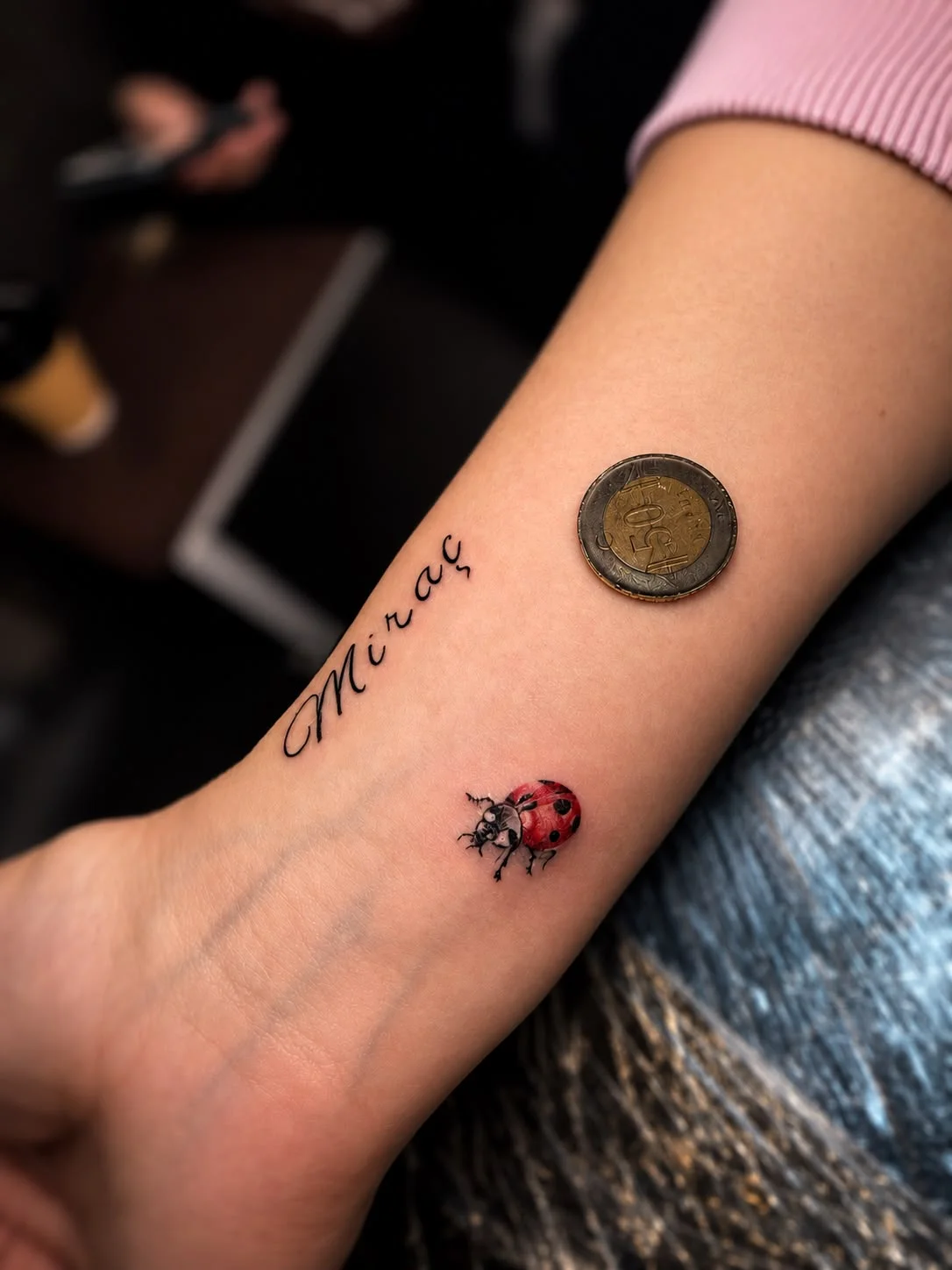 Tattoo station tarafından yapılan dövme: uğur böceği ve küçük motifler