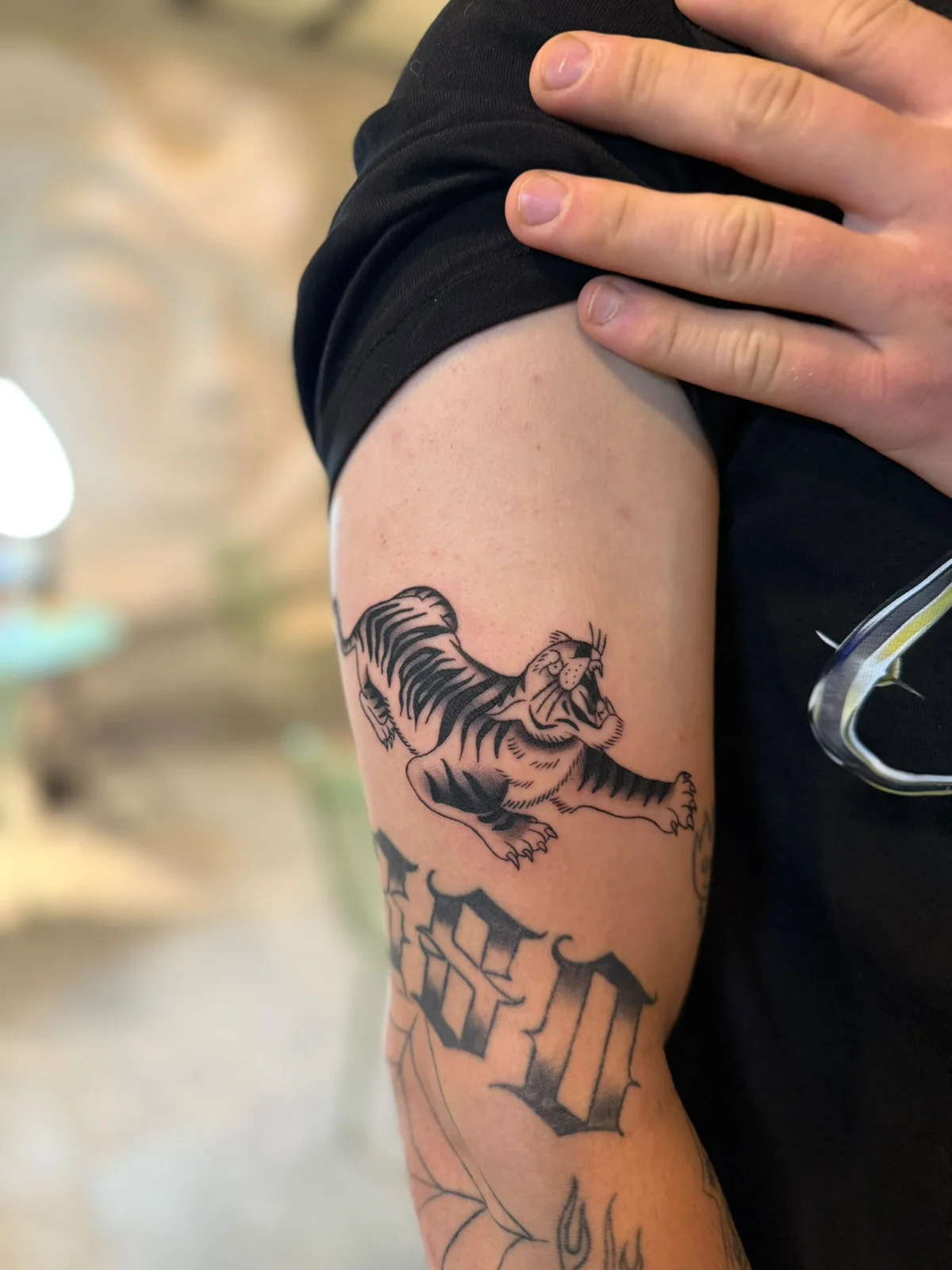 Tattoo station tarafından yapılan dövme: küçük figürler