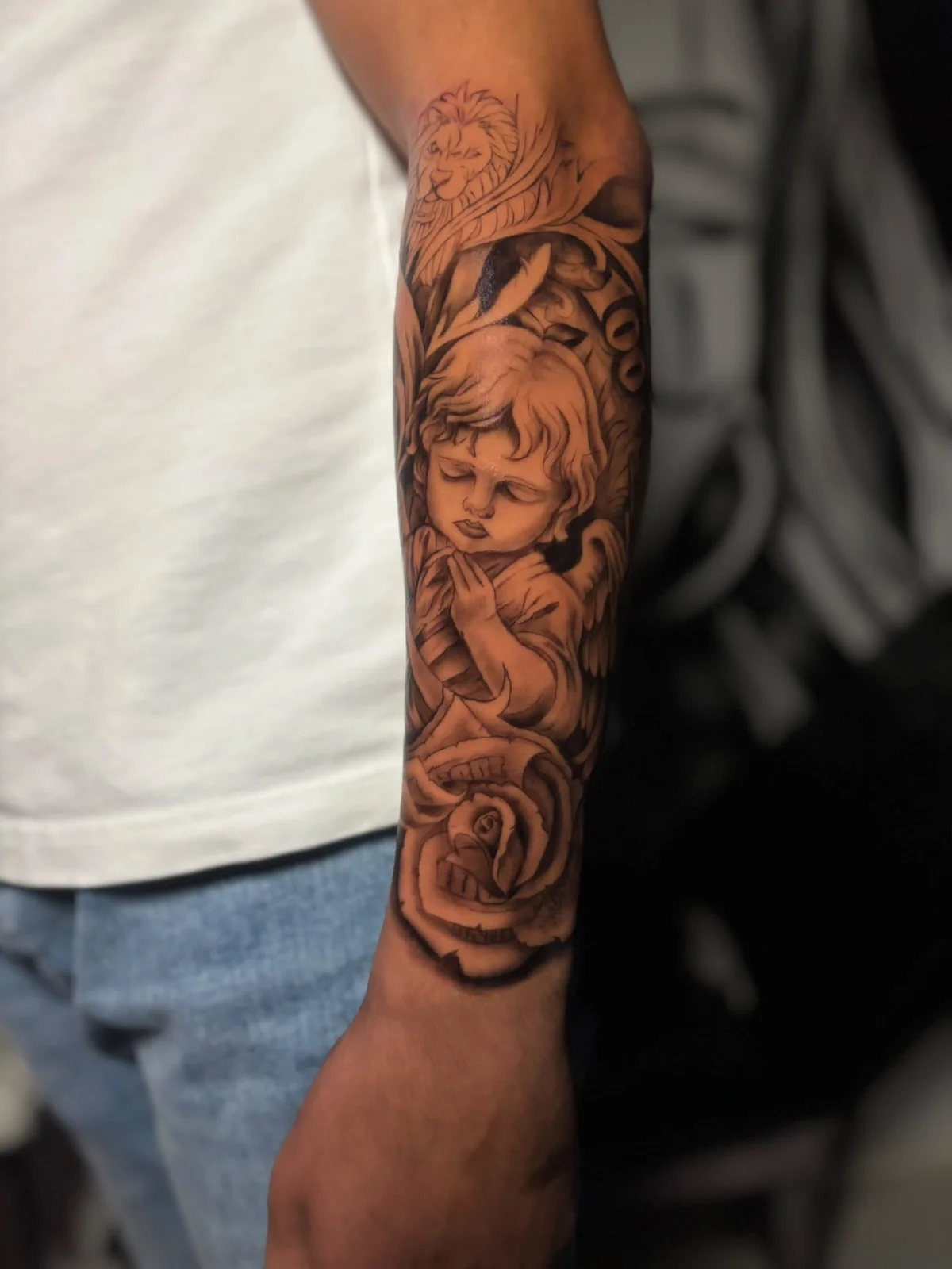 Tattoo station tarafından yapılan dövme: ön kolda portre