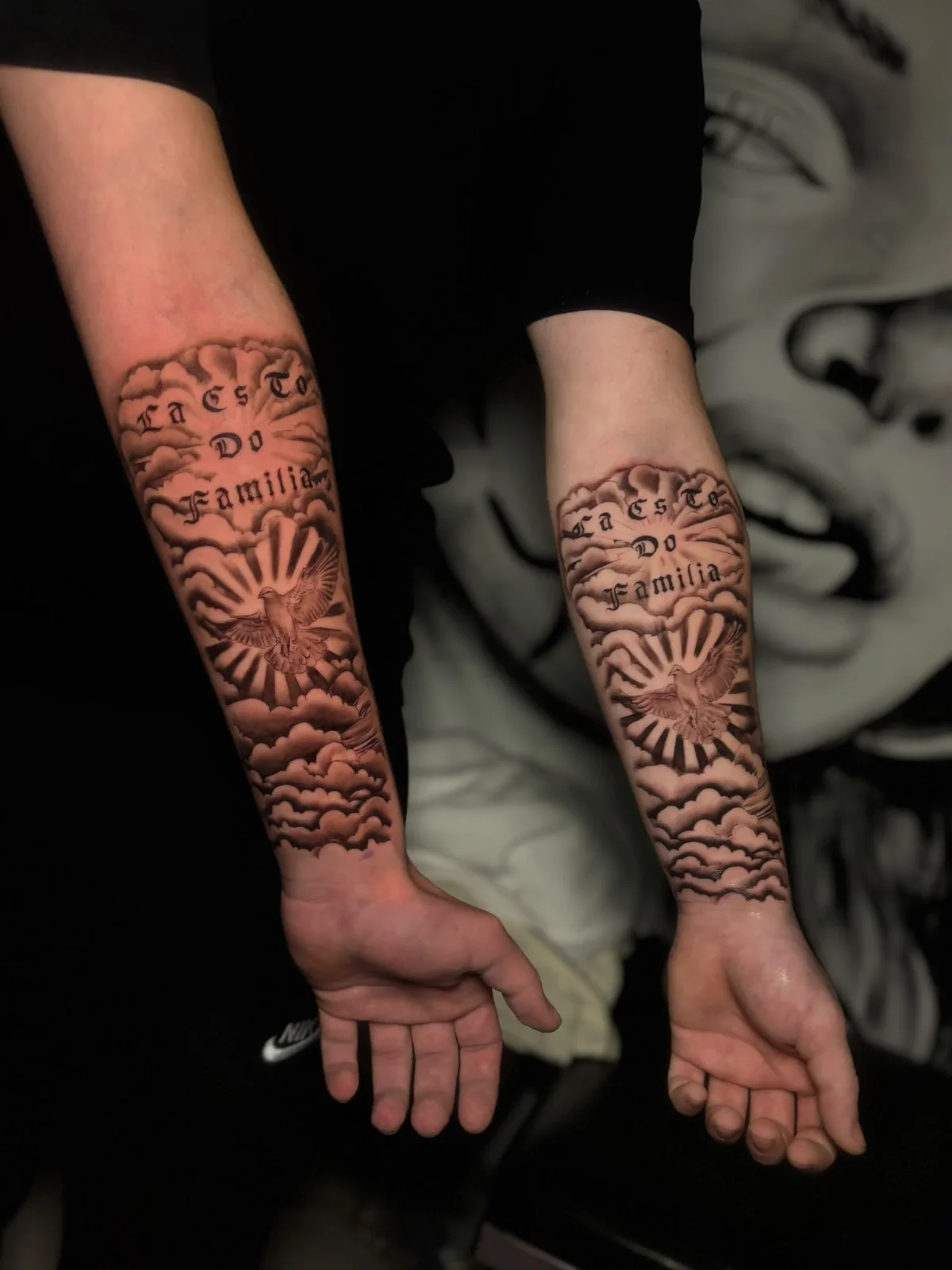 Tattoo station tarafından yapılan dövme: iki kolda desen çalışması